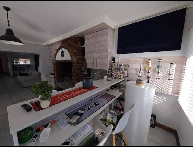 7 BEDROOM HOUSE FOR SALE IN BRACKENHURST